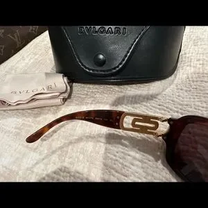 Bvlgari Bulgari tortoise sunglasses, like new with case & dust cloth! BVLGARI | Accessories | Bvlgari Bulgari Tortoise Sunglasses  main image 3